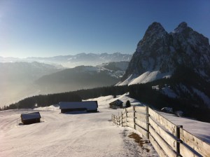 Aussicht von Haggenegg Bergstation auf Kleiner Mythen